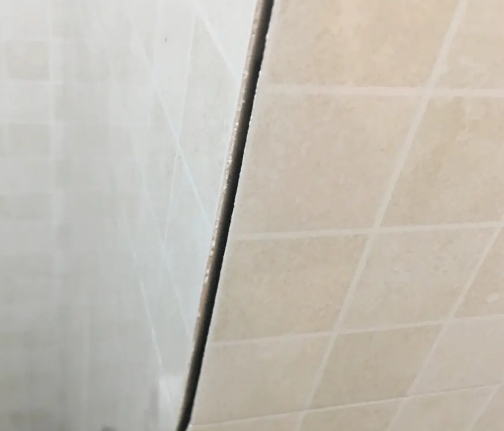 陈仓瓷砖空鼓维修公司分享阳台瓷砖脱落的修复过程可以分为以下几个步骤