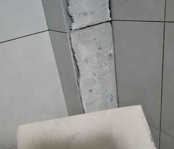 陈仓瓷砖空鼓维修公司分享下厨房瓷砖脱落的补救措施。